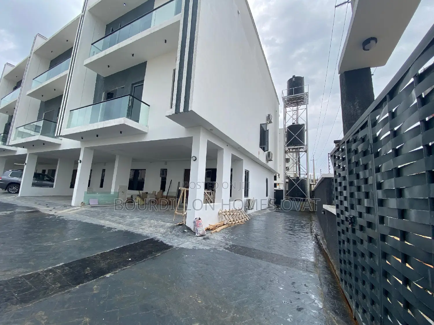 4bdrm Duplex in Ikota for sale in Ikota
