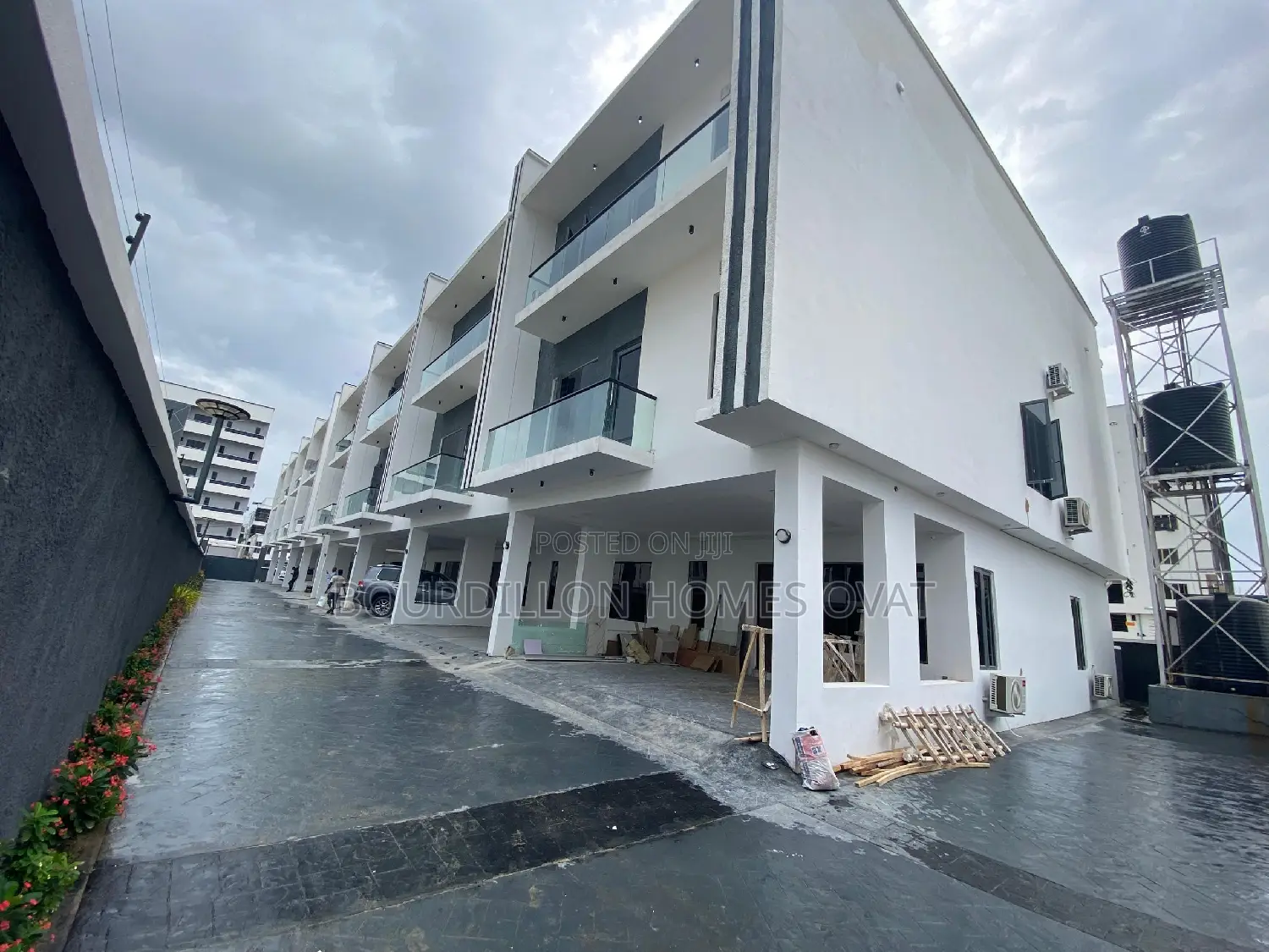 4bdrm Duplex in Ikota for sale in Ikota
