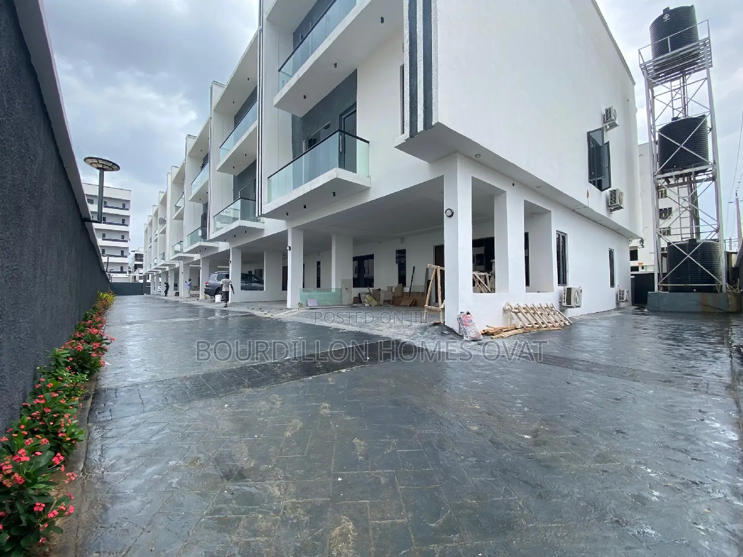 4bdrm Duplex in Ikota for sale in Ikota
