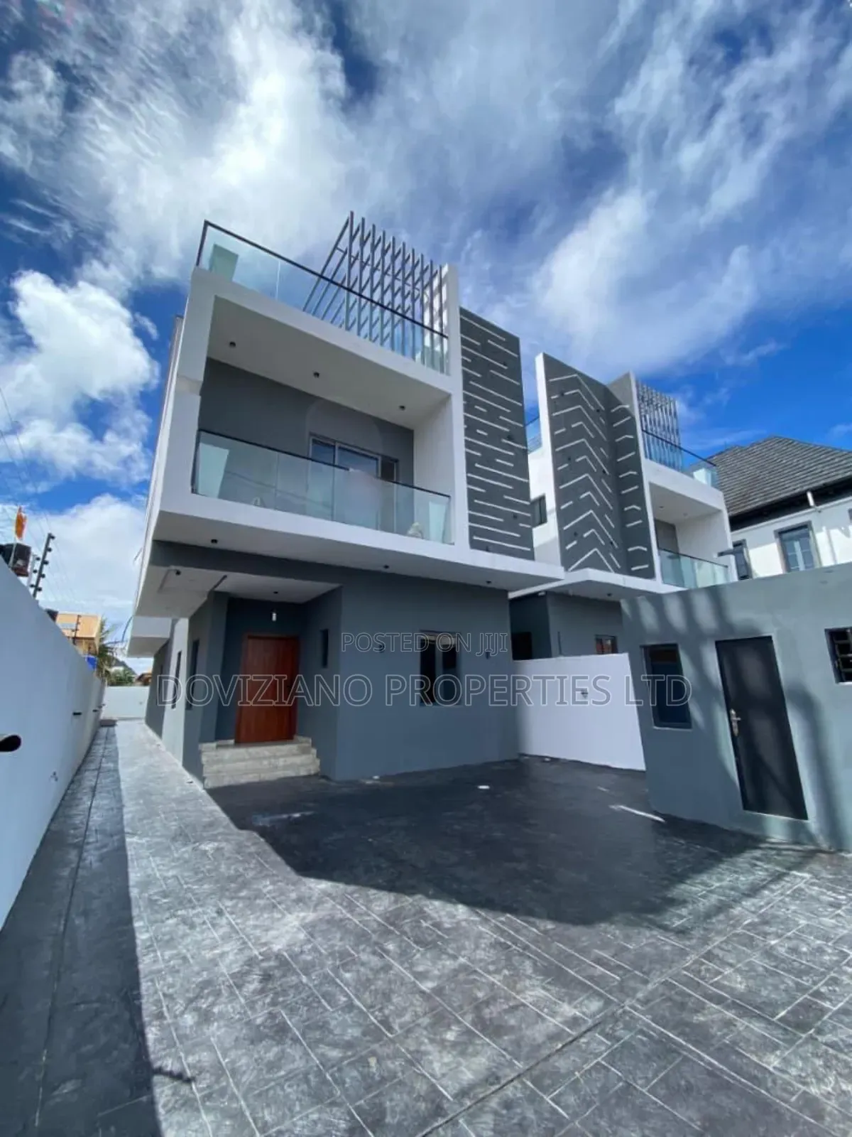 5bdrm Duplex in Ikota for sale in Ikota