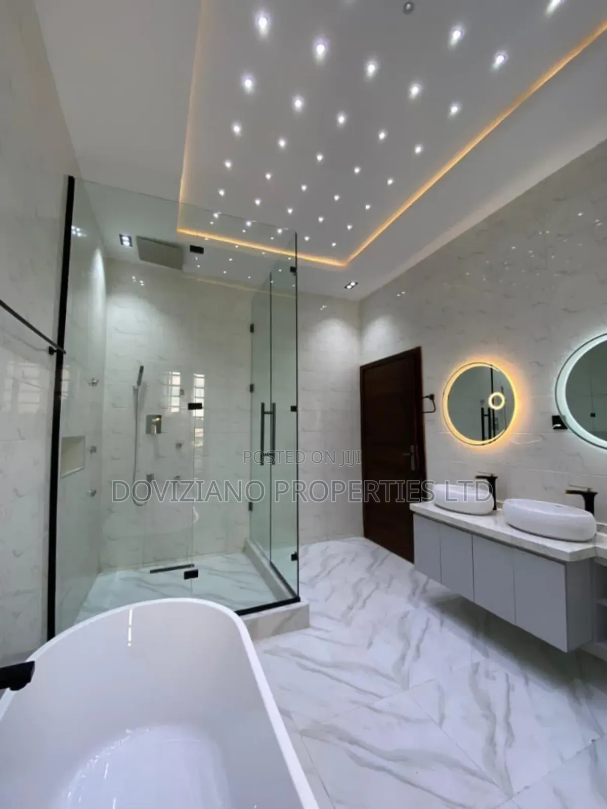 5bdrm Duplex in Ikota for sale in Ikota