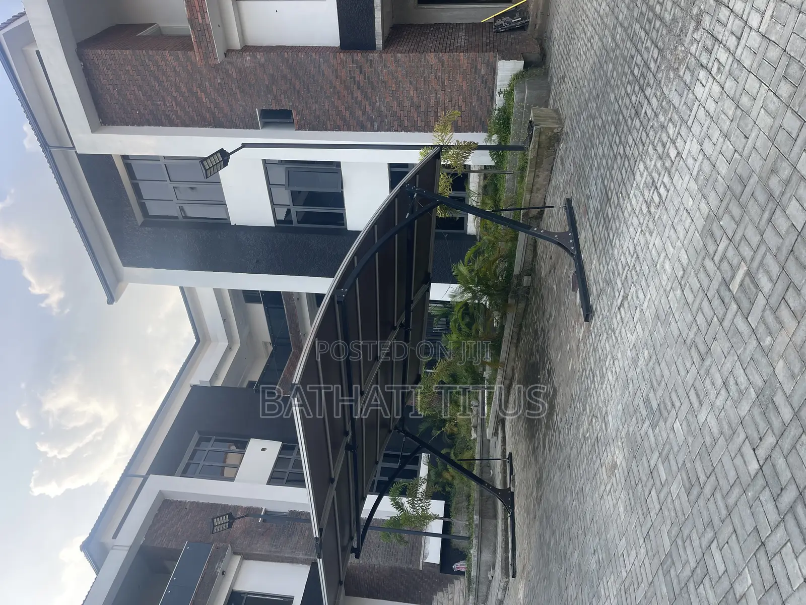 5bdrm Duplex in Life Camp for sale in Life Camp