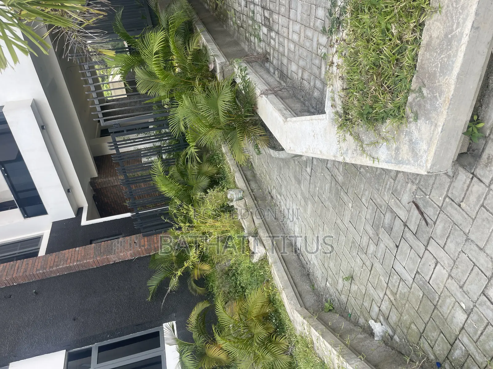 5bdrm Duplex in Life Camp for sale in Life Camp