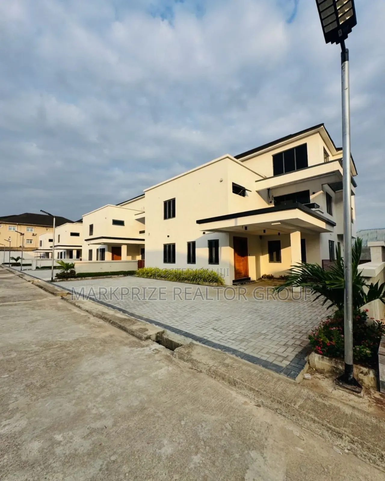 5bdrm Duplex in Ikeja Gra Lagos for sale in Ikeja GRA