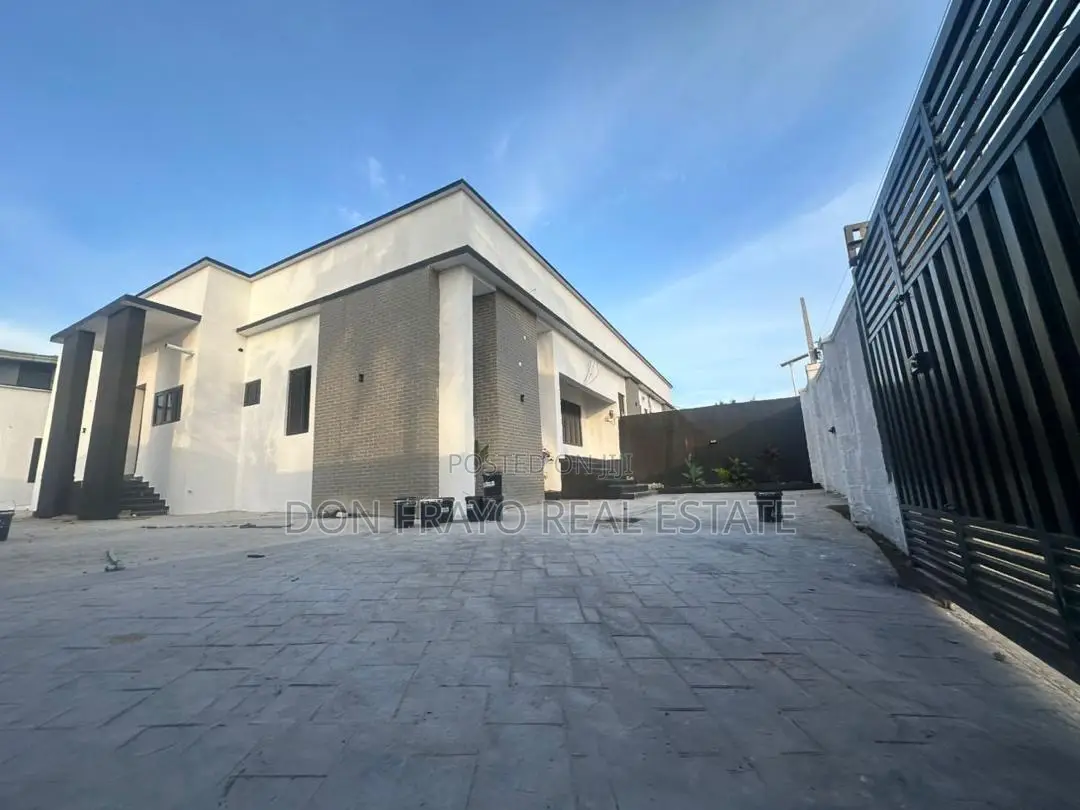 3bdrm Bungalow in Ikolaba Area, Bodija for sale in Bodija