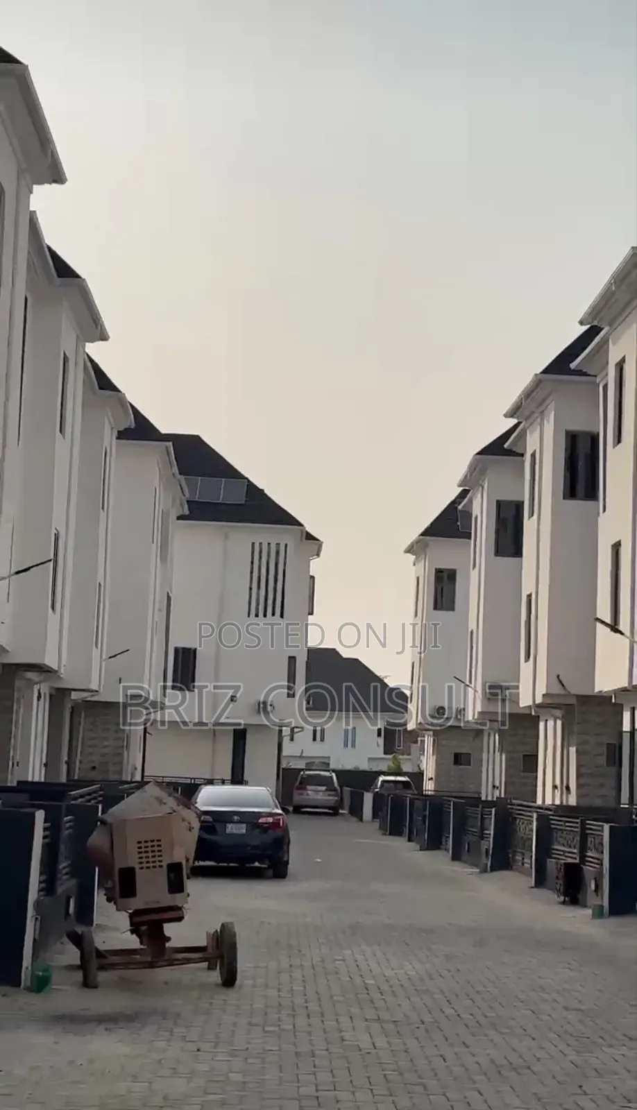 5 Bedroom Fully Detached in Okota