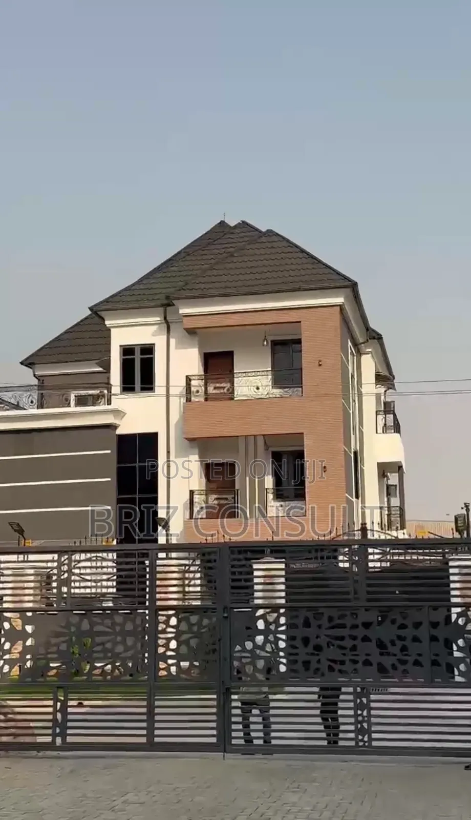 5 Bedroom Fully Detached in Okota