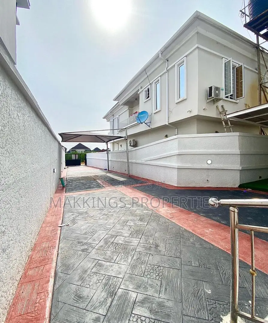 4bdrm Duplex in Thomas Estate for sale in Thomas Estate