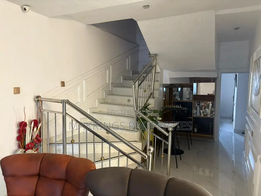 4bdrm Duplex in Thomas Estate for sale in Thomas Estate