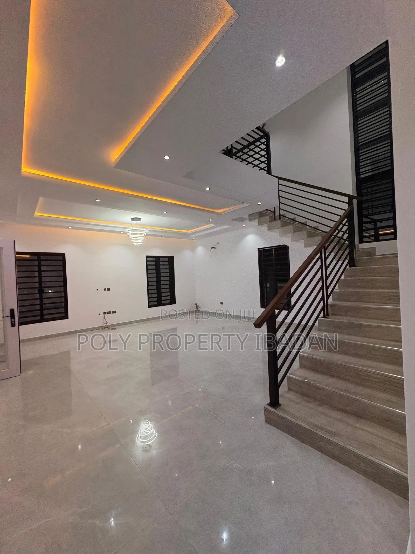 5bdrm Duplex in Kolapo Ishola Gra, Ibadan for sale in Ibadan