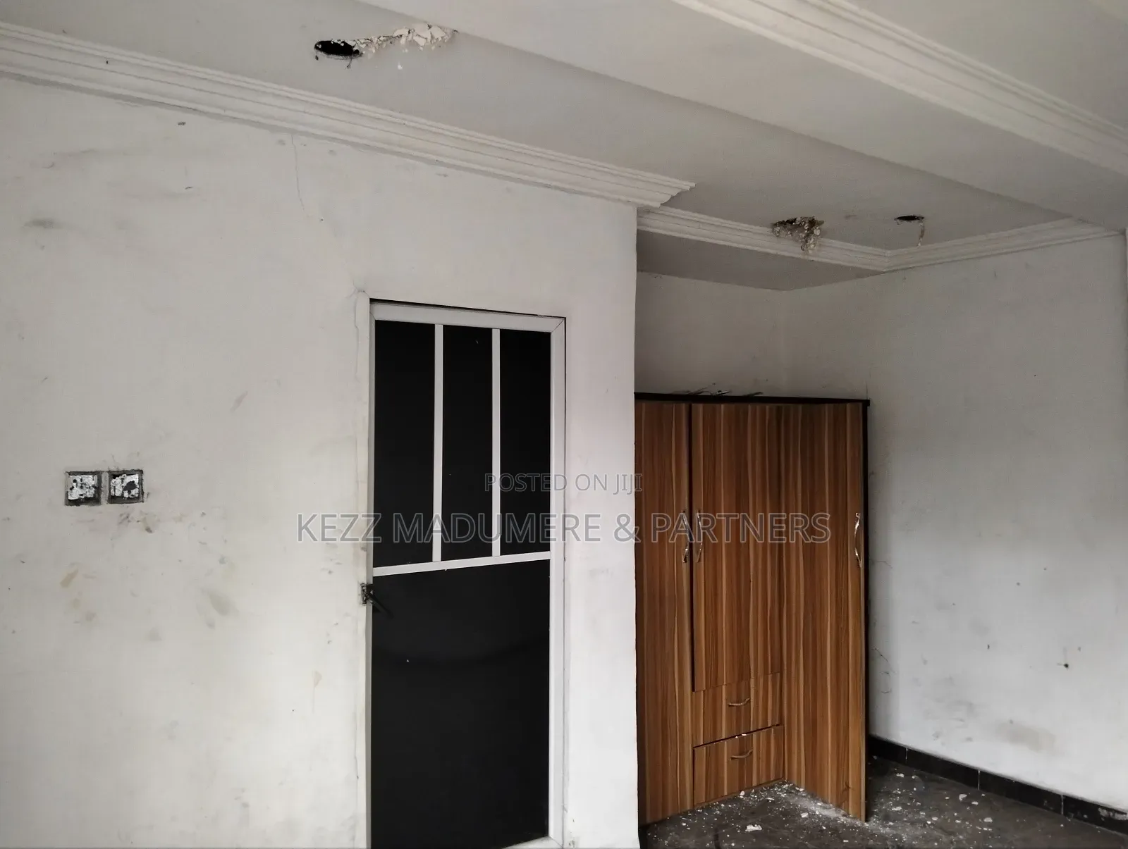 5bdrm Duplex in Off Sars Road, Port for sale in Port-Harcourt