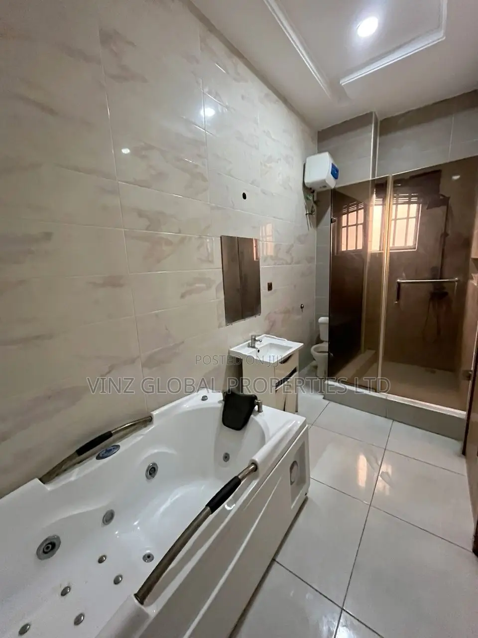 Luxury 4 Bedroom Detached Duplex With Snooker And Excellent Facilities in Lekki