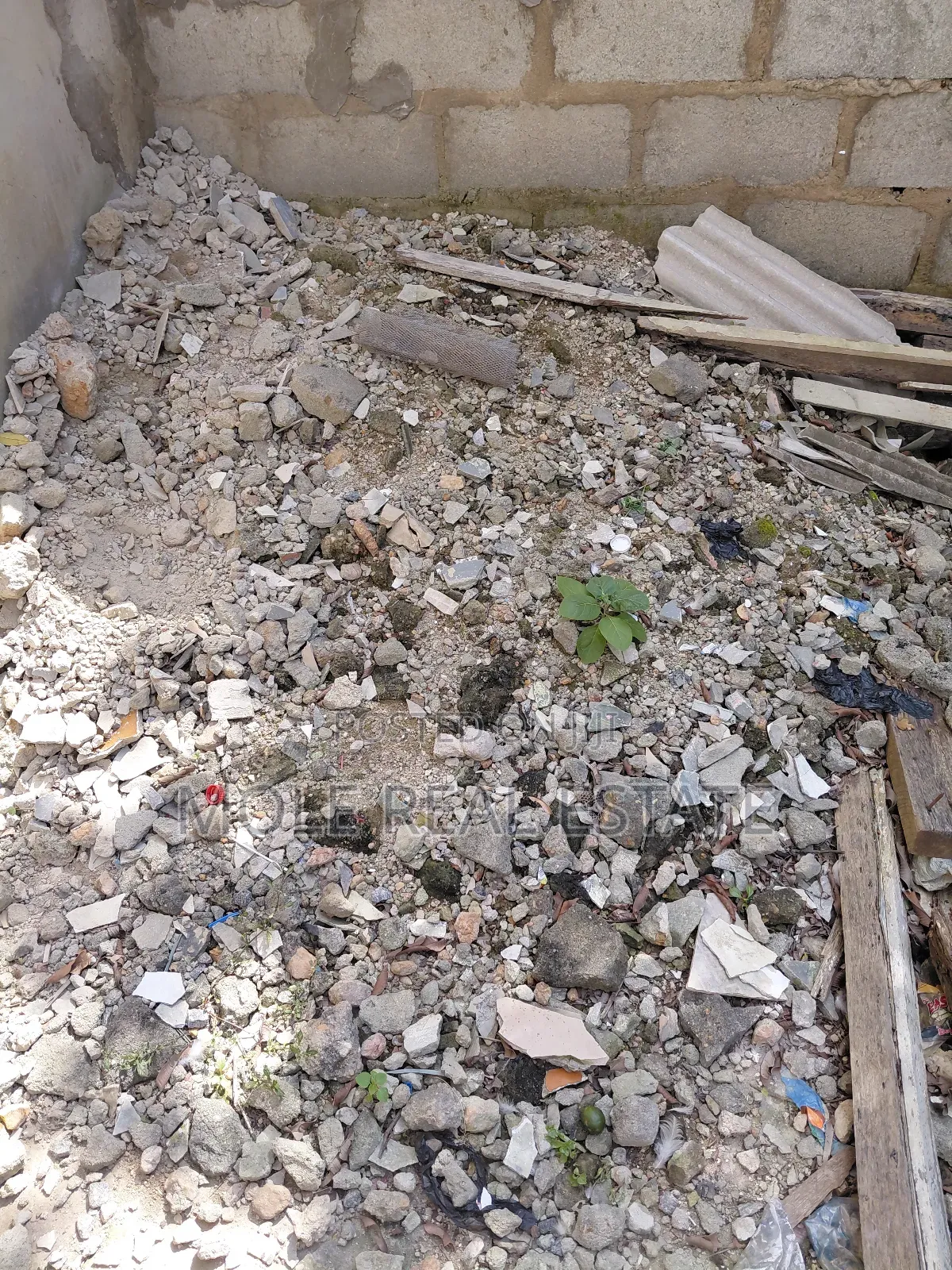 31 Plots Along Iju Ifako Road Lagos State ( Roi) Premium Location in Ogba