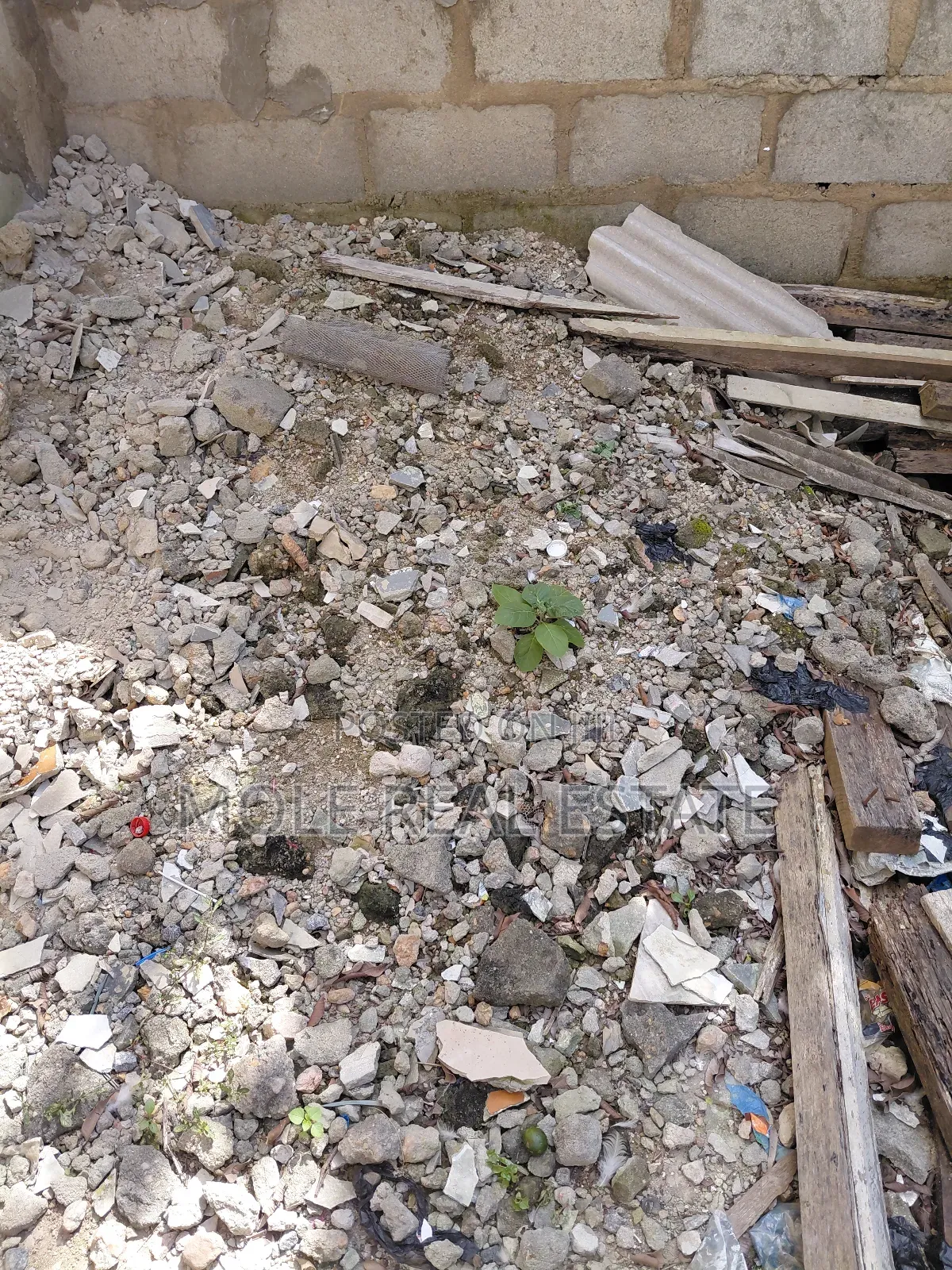 31 Plots Along Iju Ifako Road Lagos State ( Roi) Premium Location in Ogba