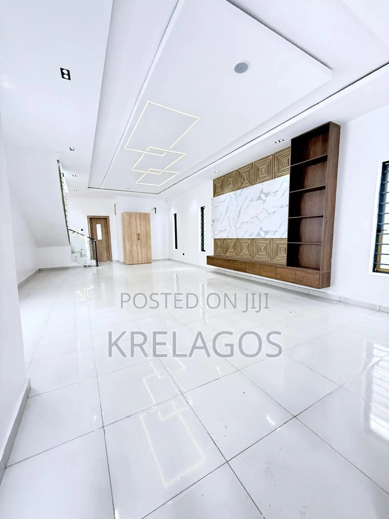 5bdrm Duplex in Ikota for sale in Ikota