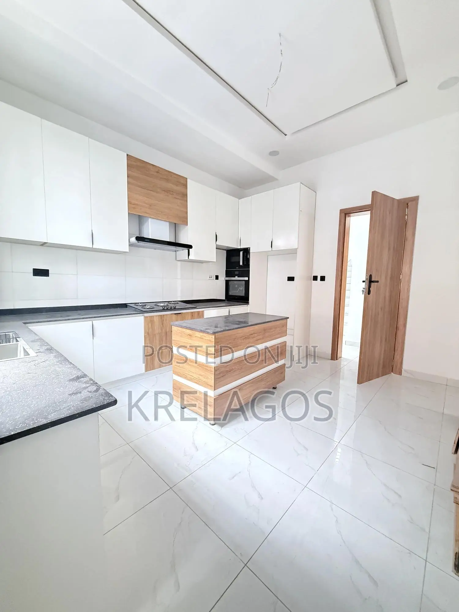 5bdrm Duplex in Ikota for sale in Ikota