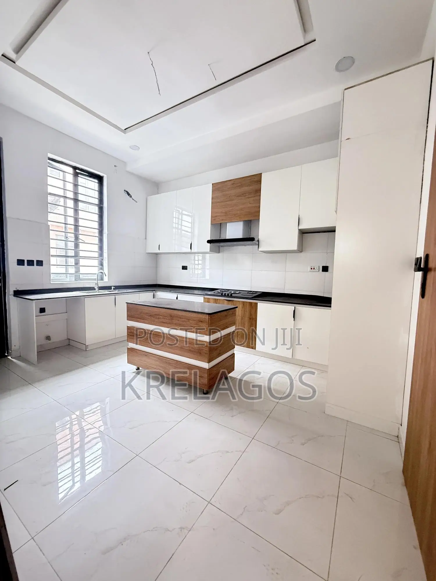 5bdrm Duplex in Ikota for sale in Ikota