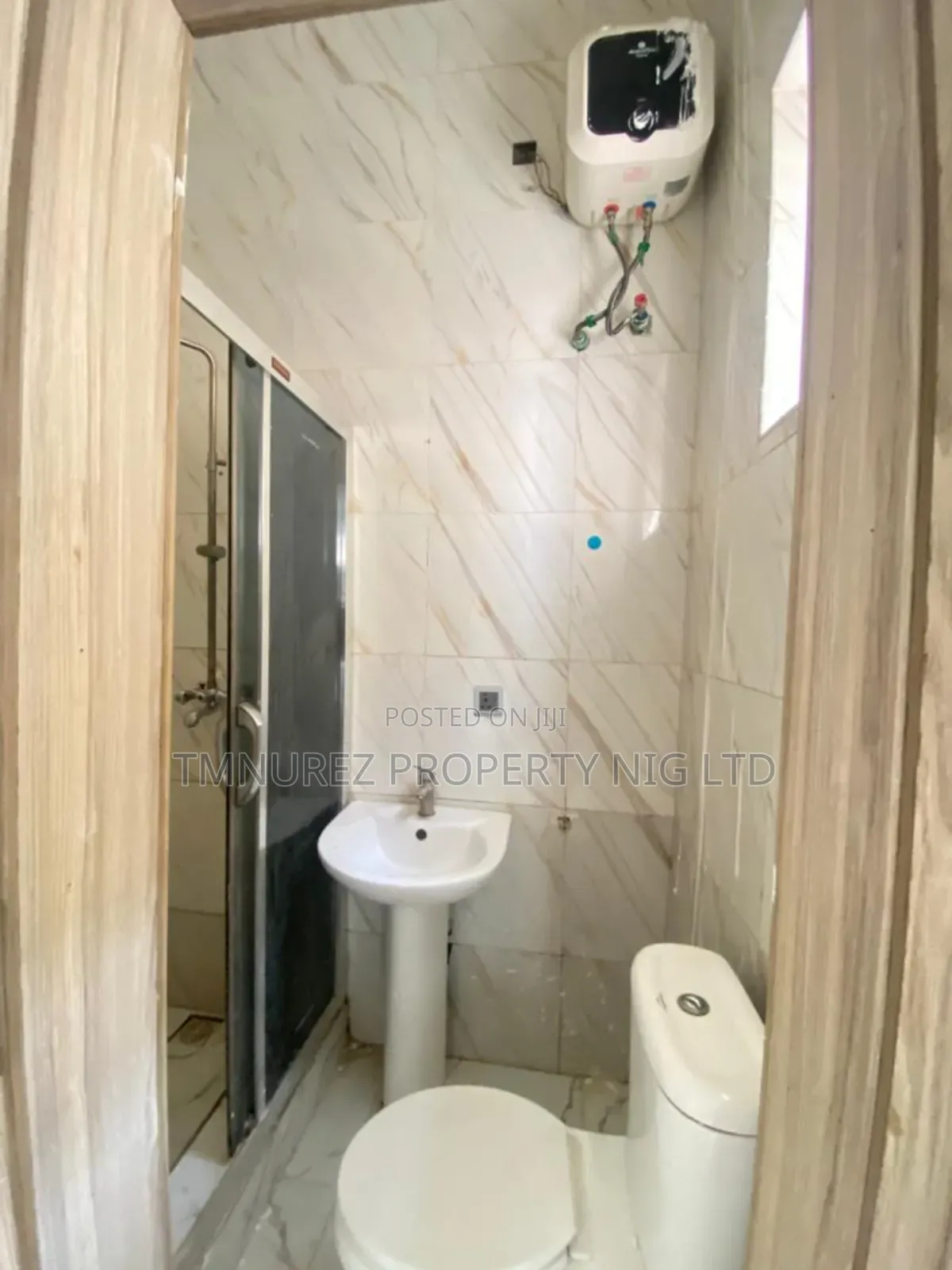 Mini Flat in Conservation Chevron for rent in Chevron
