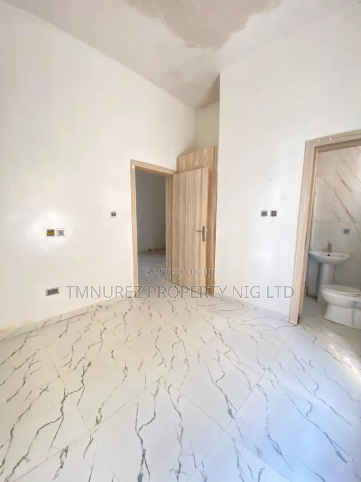 Mini Flat in Conservation Chevron for rent in Chevron