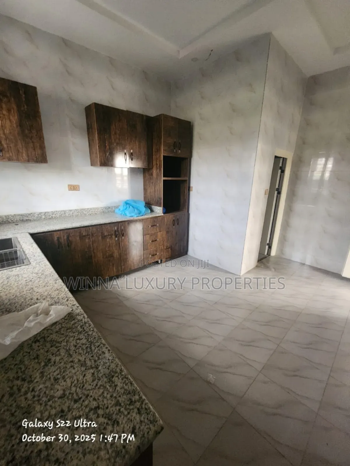 4bdrm Duplex in Gold City, Lugbe District for sale in Lugbe District