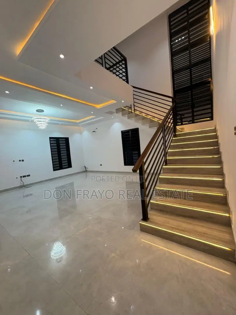 5bdrm Duplex in Kolapo Ishola Gra, Akobo for sale in Akobo