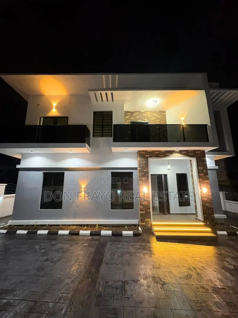 5bdrm Duplex in Kolapo Ishola Gra, Akobo for sale in Akobo