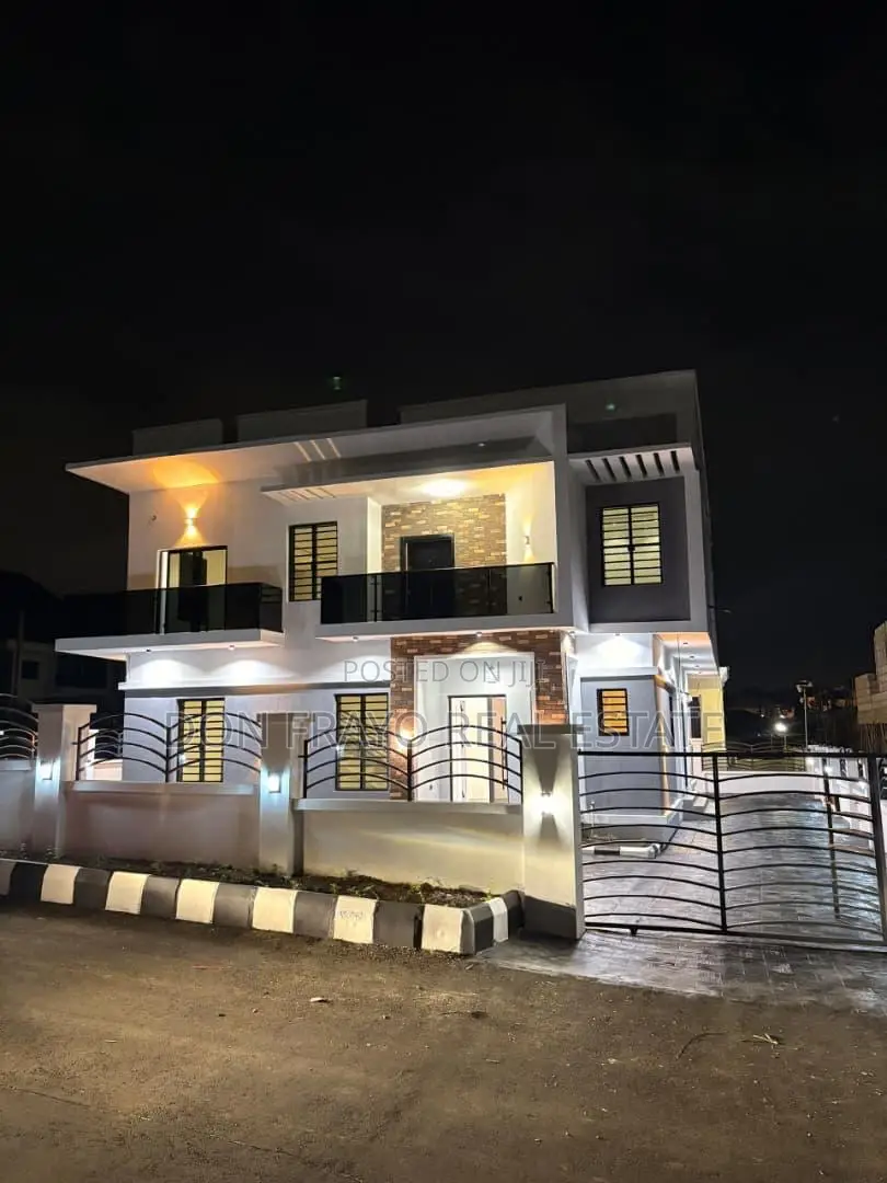 5bdrm Duplex in Kolapo Ishola Gra, Akobo for sale in Akobo