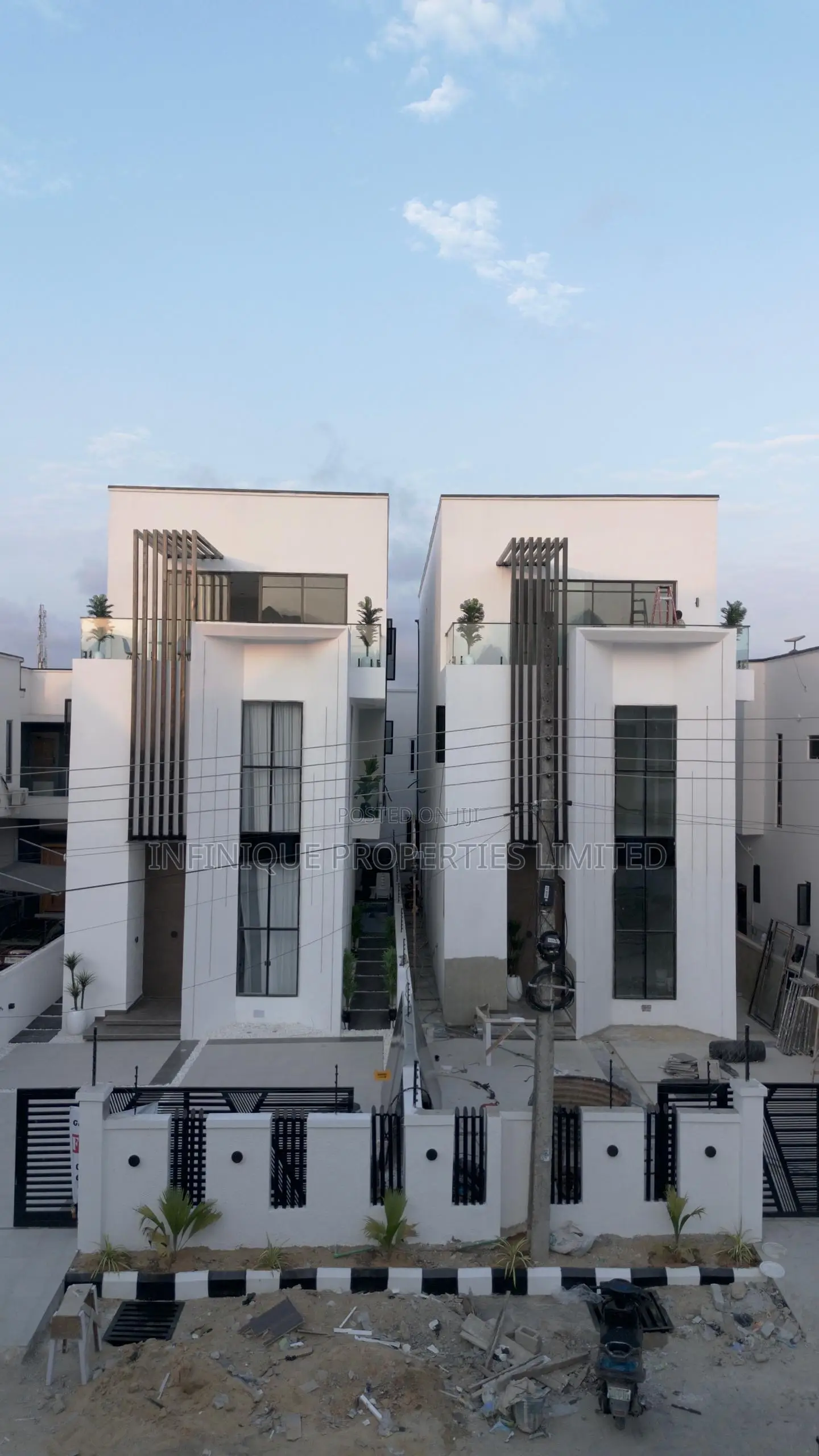 5bdrm House in Royal Pine Estate,, Lekki for sale in Lekki