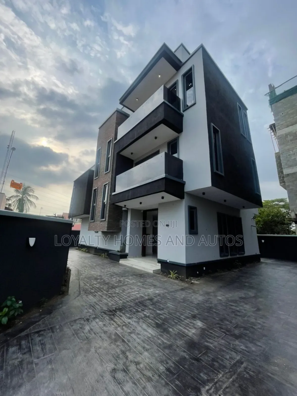 5bdrm Duplex in Ikeja Gra Lagos for sale in Ikeja GRA