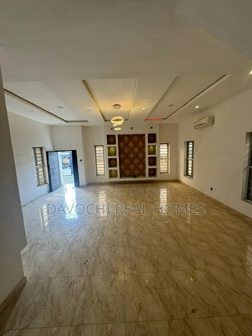 5bdrm Duplex in Chevron for rent in Chevron