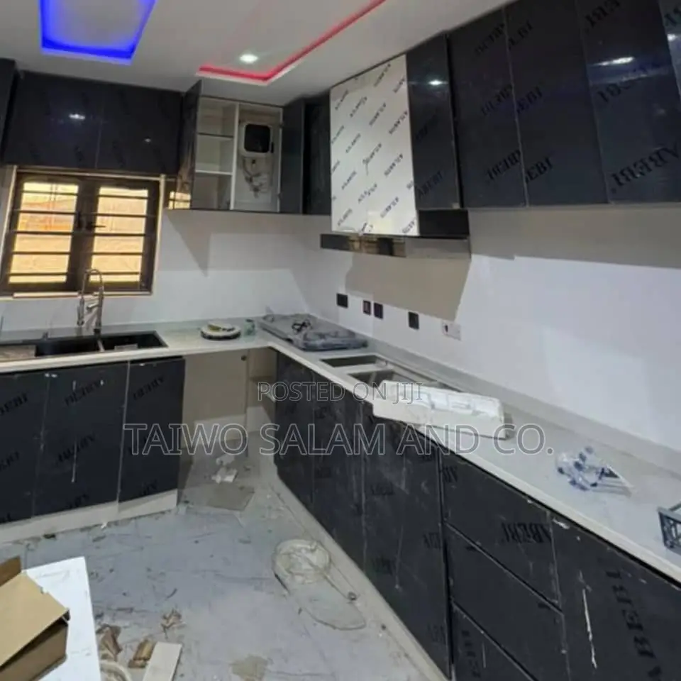 Furnished 5bdrm Duplex in Oluyole Estate for sale in Oluyole Estate
