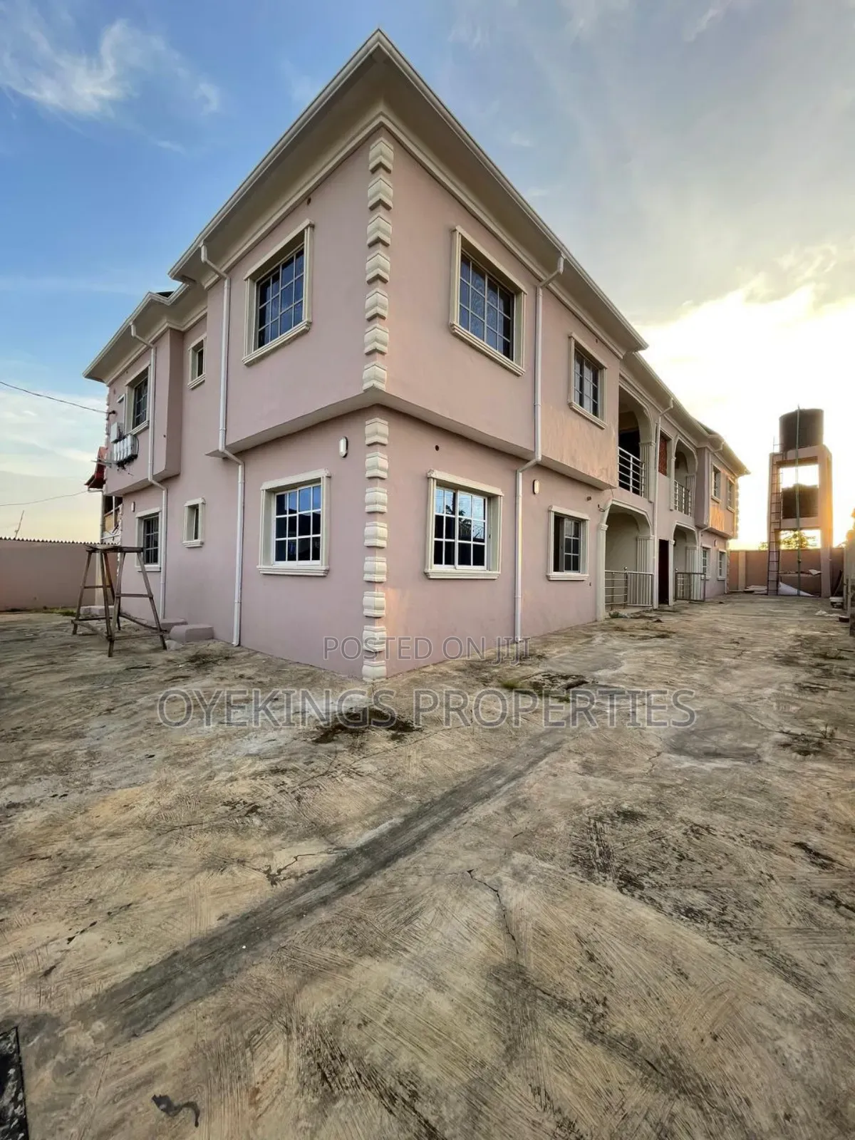 3bdrm Block of Flats in Ologuneru, Akala Express for sale in Akala Express
