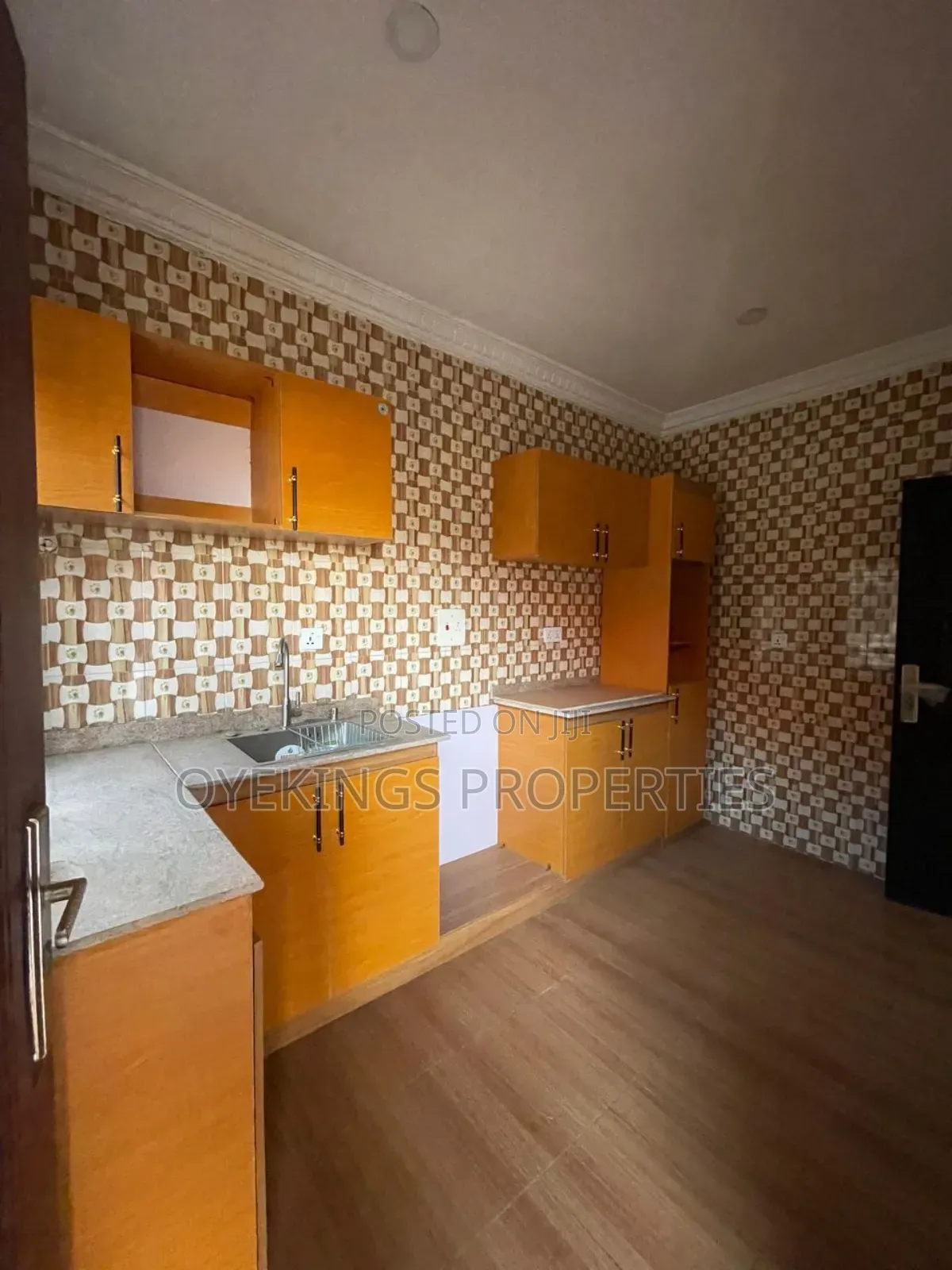 3bdrm Block of Flats in Ologuneru, Akala Express for sale in Akala Express