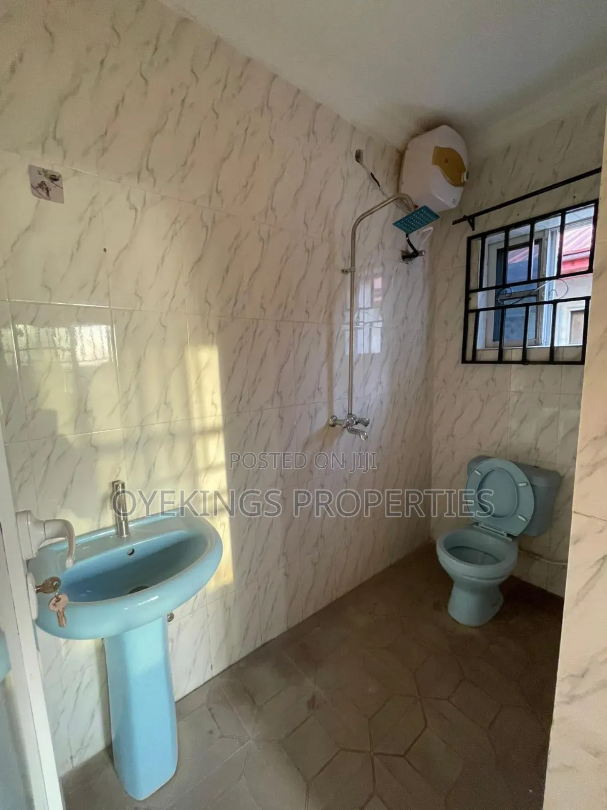 3bdrm Block of Flats in Ologuneru, Akala Express for sale in Akala Express