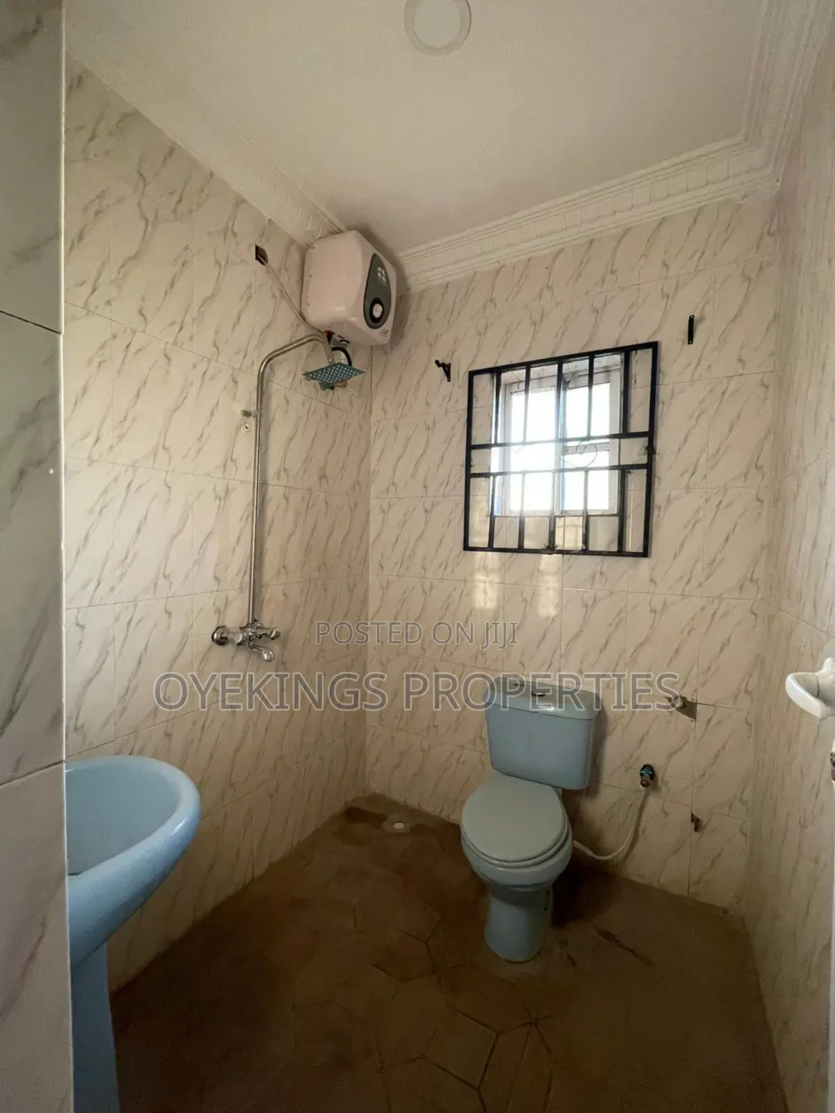 3bdrm Block of Flats in Ologuneru, Akala Express for sale in Akala Express