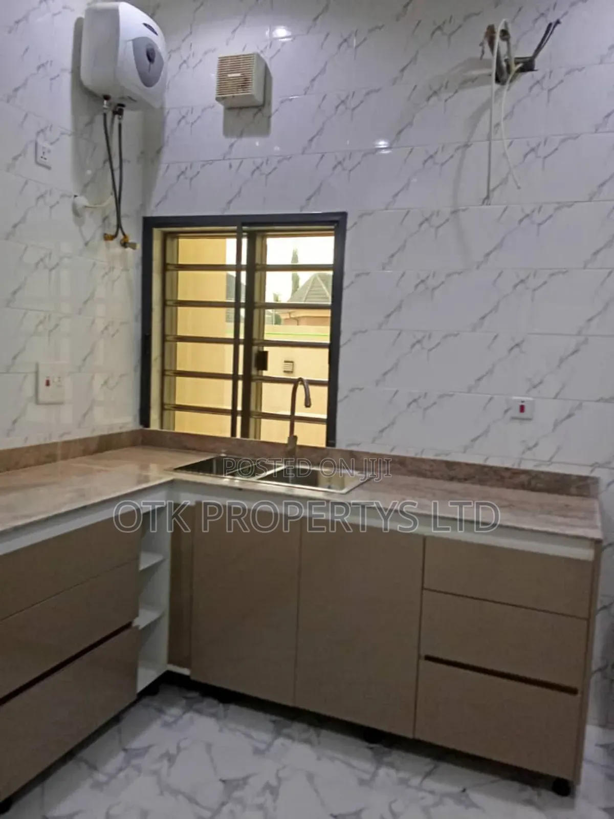 3bdrm Block of Flats in Fo1, Kubwa for sale in Kubwa
