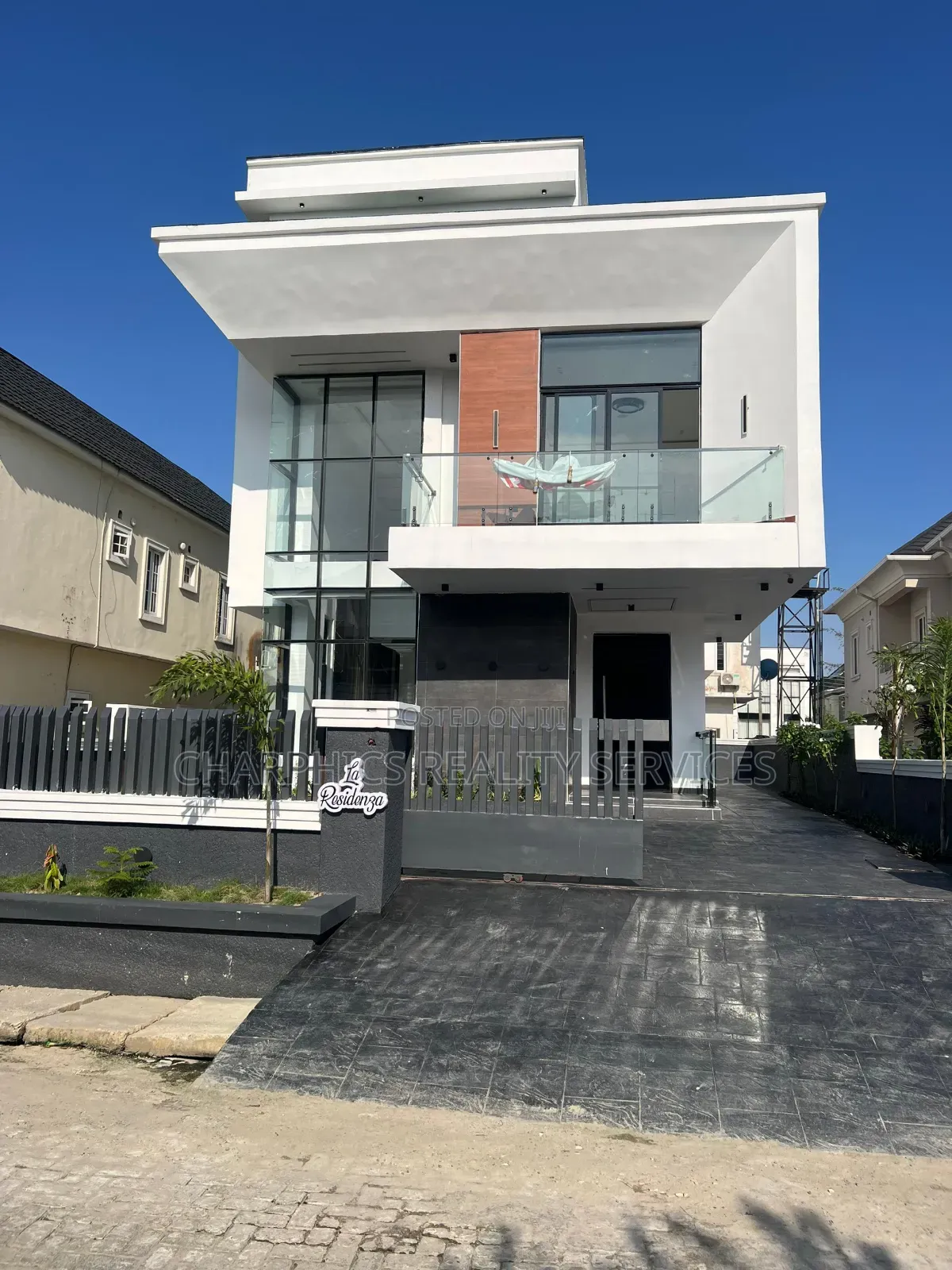 5bdrm Duplex in Ikota for sale in Ikota