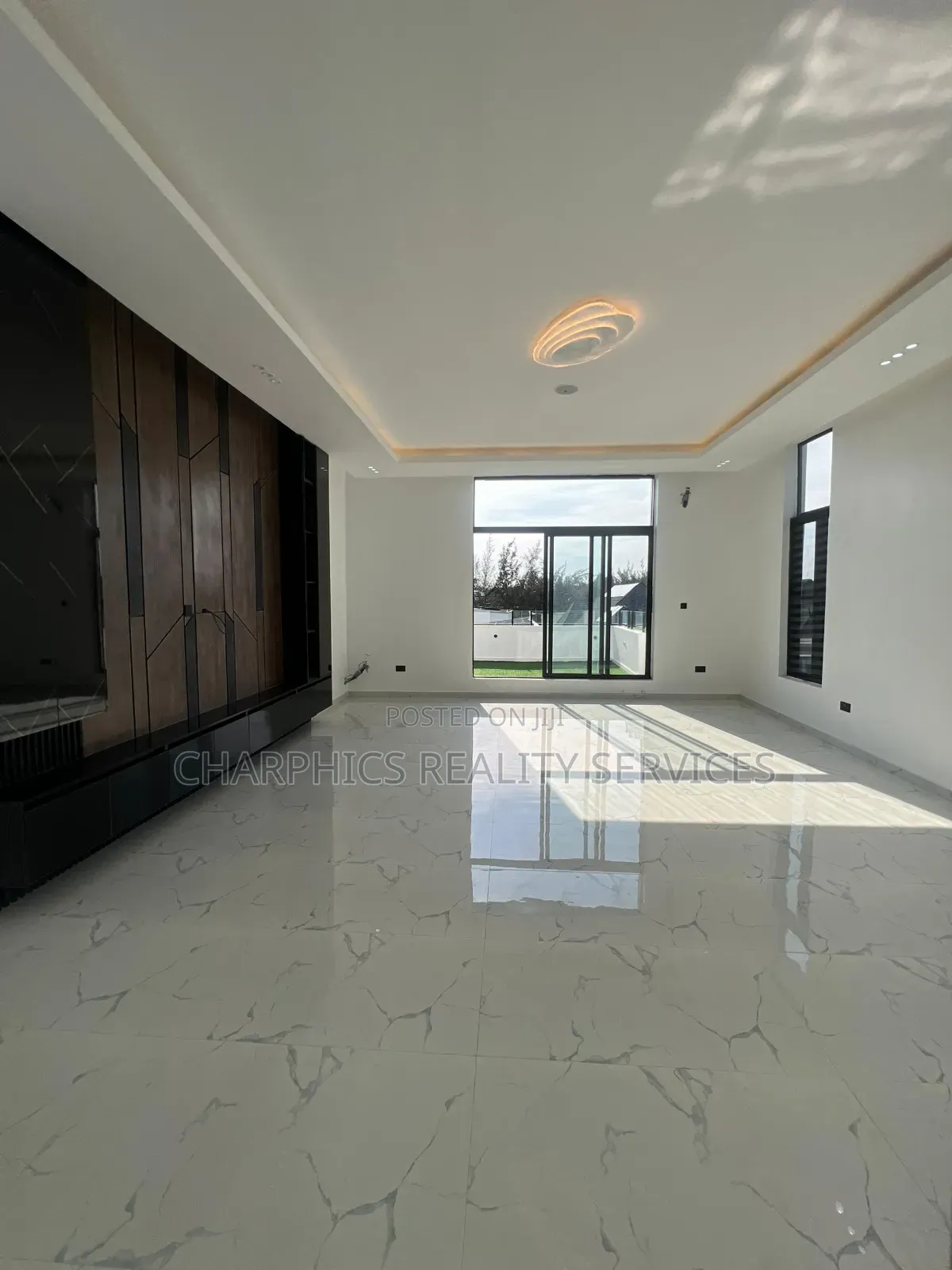 5bdrm Duplex in Ikota for sale in Ikota