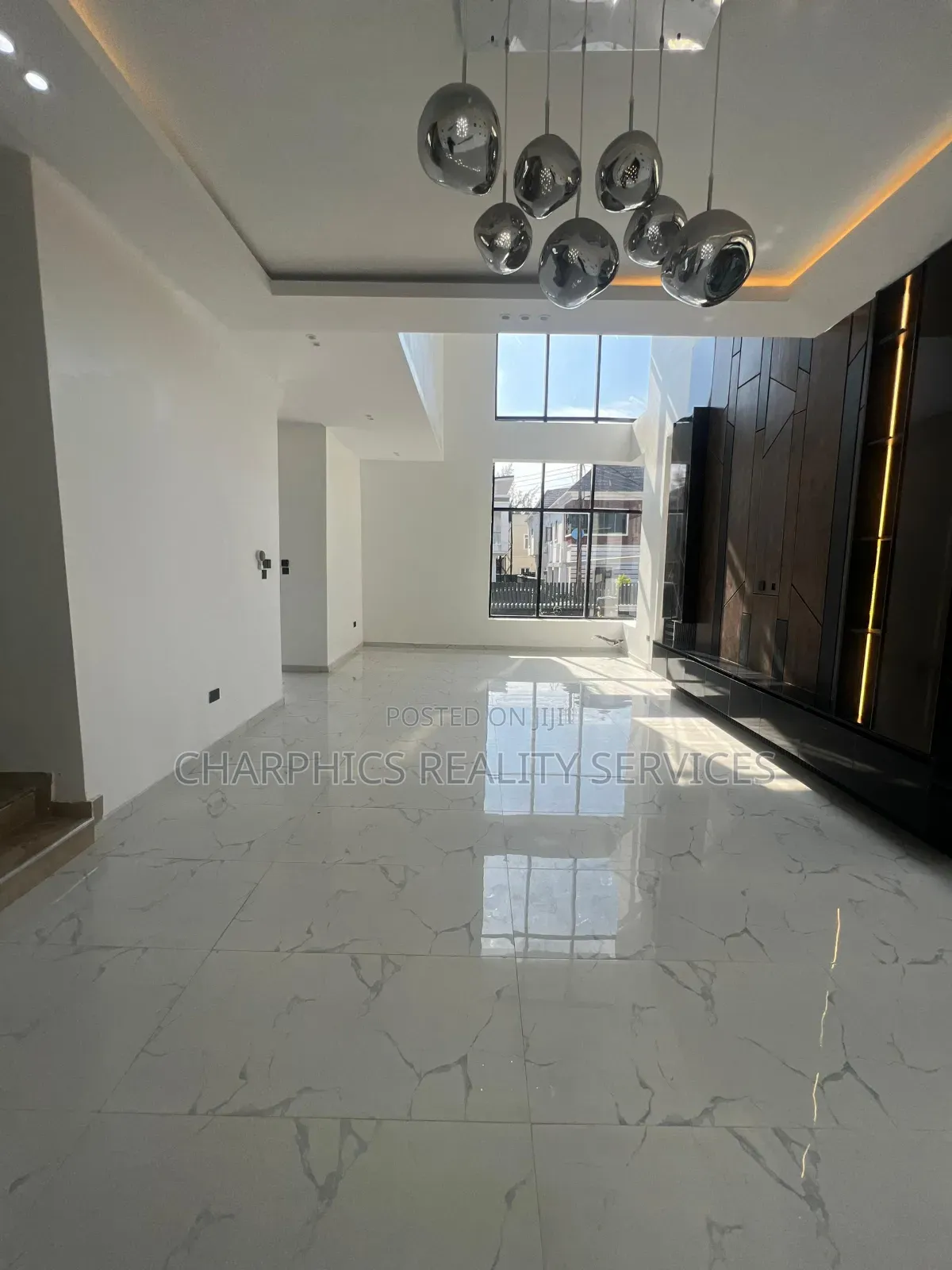 5bdrm Duplex in Ikota for sale in Ikota
