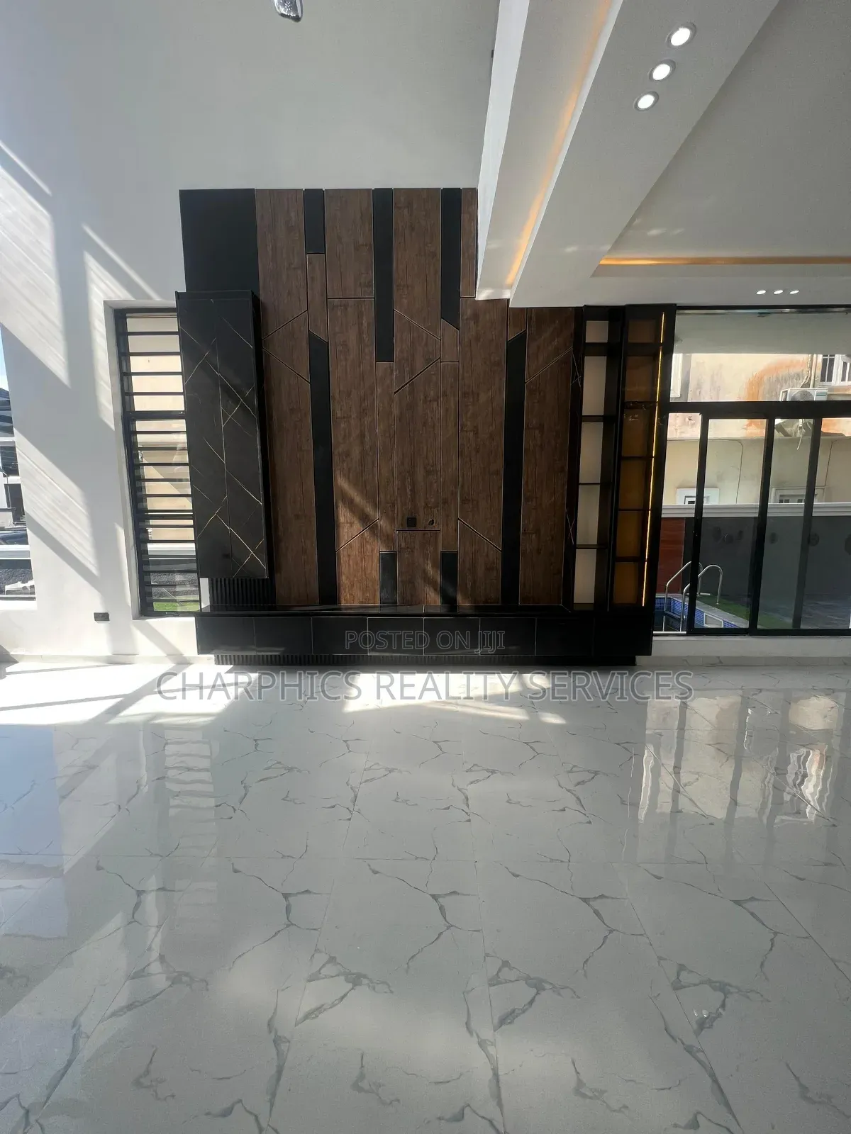 5bdrm Duplex in Ikota for sale in Ikota
