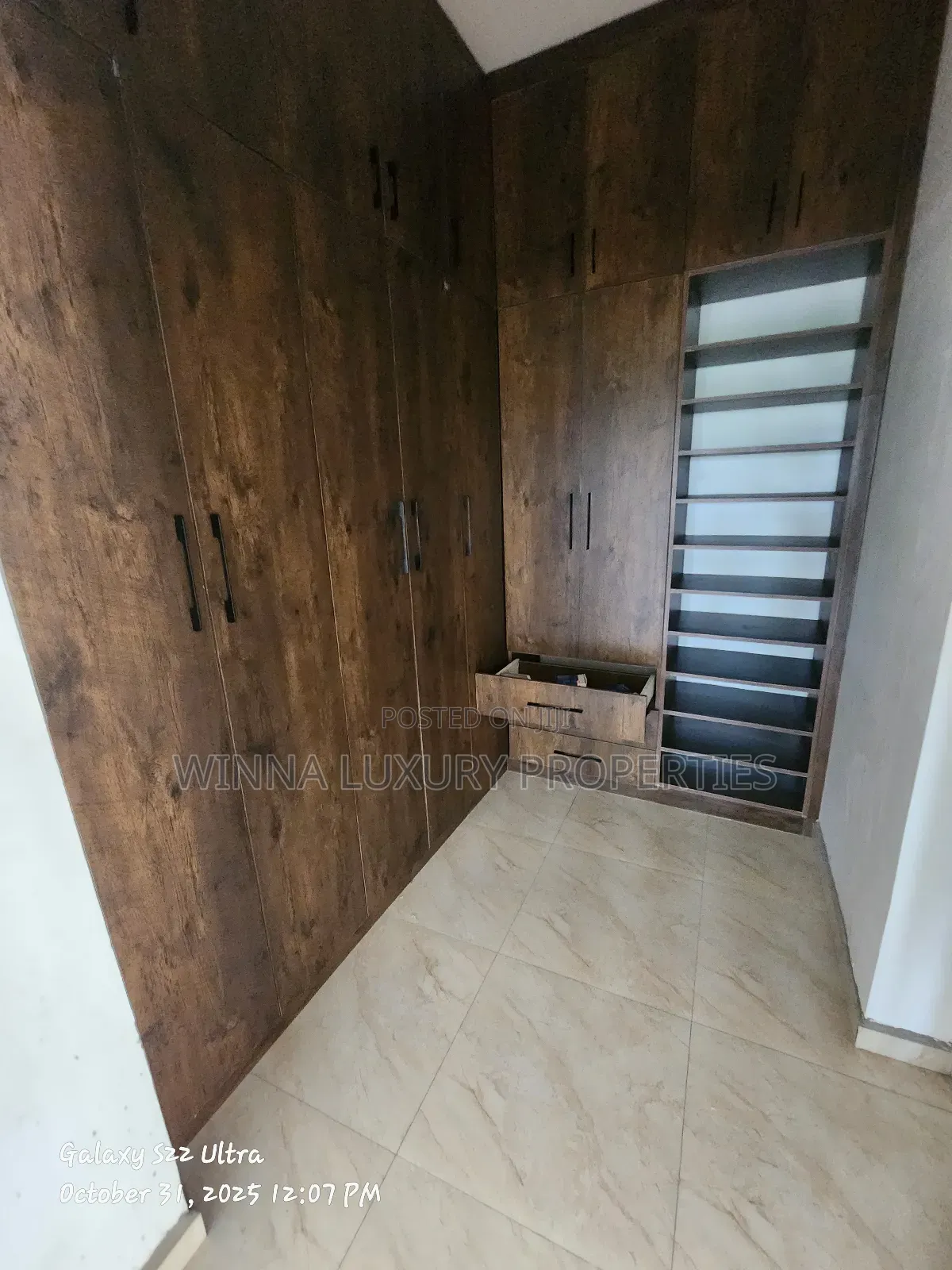 5bdrm Duplex in Sun Rise Estate...., Lugbe District for sale in Lugbe District
