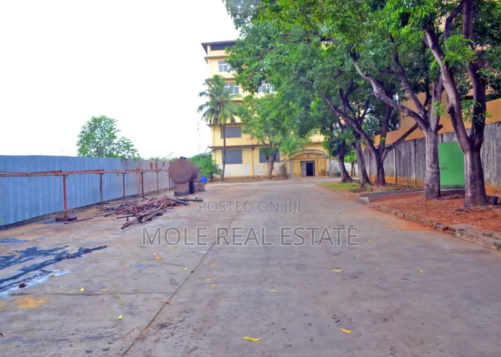 300sqm (Half Plot ) Commercial Facing Ikotun Iguando Major Rd in Ikotun/Igando
