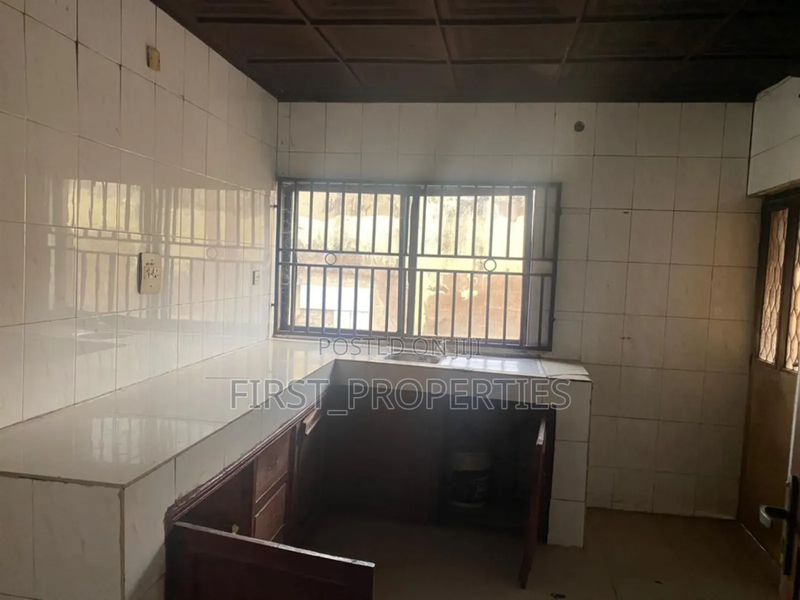 3bdrm Block of Flats in Within Nnpc Apata for sale in Ibadan