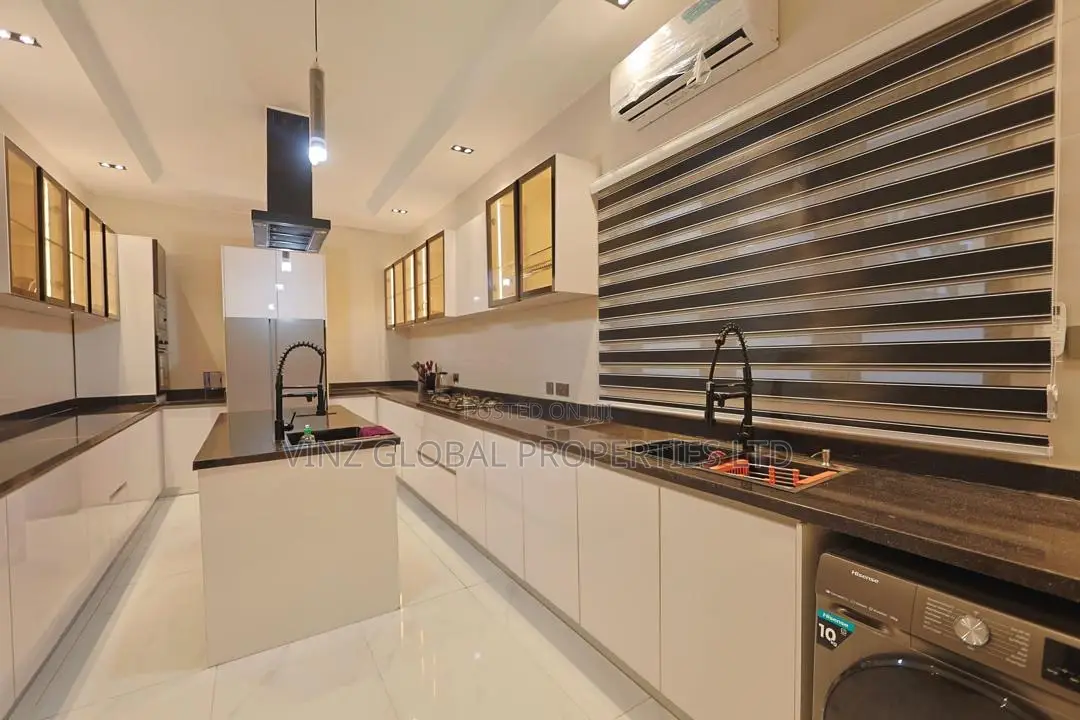 Newly Launched 4/5 Bedroom With Cinema, Snooker, Rooftop, Ps5 and Pool in Lekki