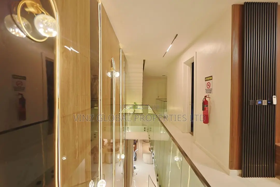 Newly Launched 4/5 Bedroom With Cinema, Snooker, Rooftop, Ps5 and Pool in Lekki