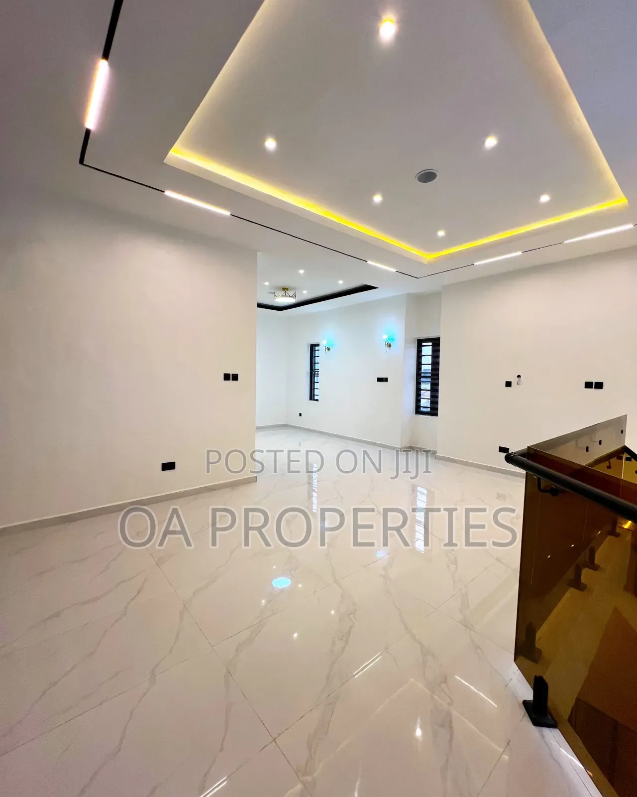 6bdrm Duplex in Chevron for sale in Chevron