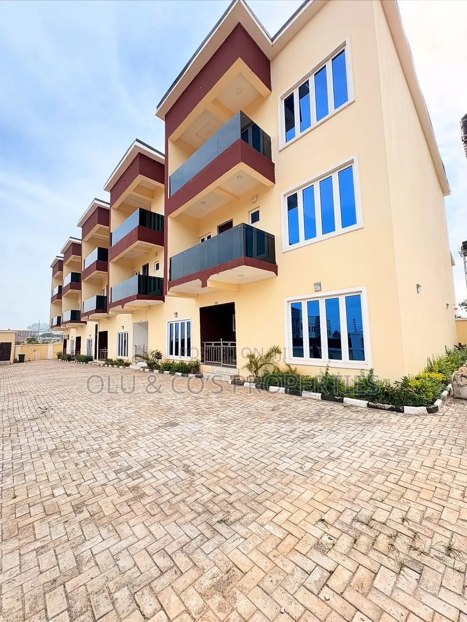 4bdrm Townhouse/Terrace in Gaduwa for sale in Gaduwa