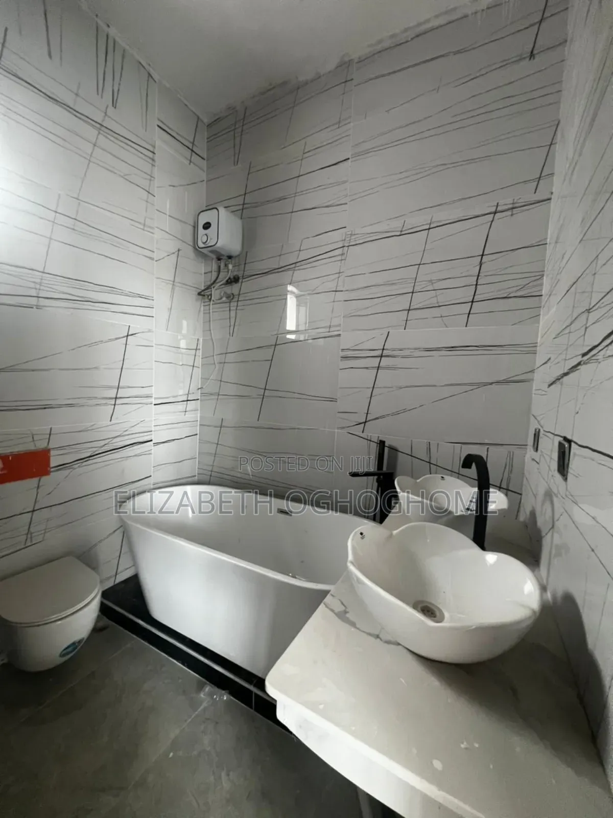 4bdrm Duplex in Chevron for sale in Chevron