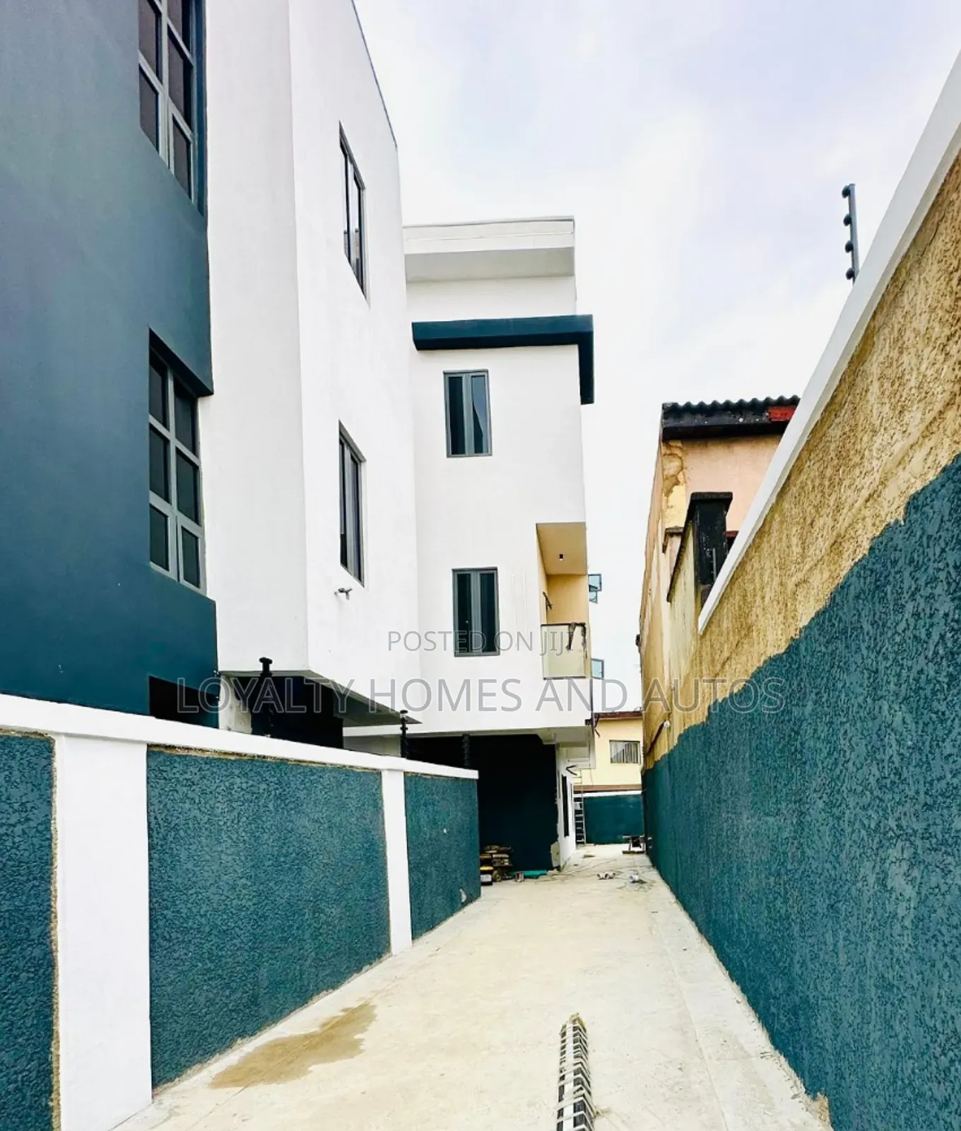 Furnished 4bdrm Duplex in Wempco Road for sale in Wempco Road