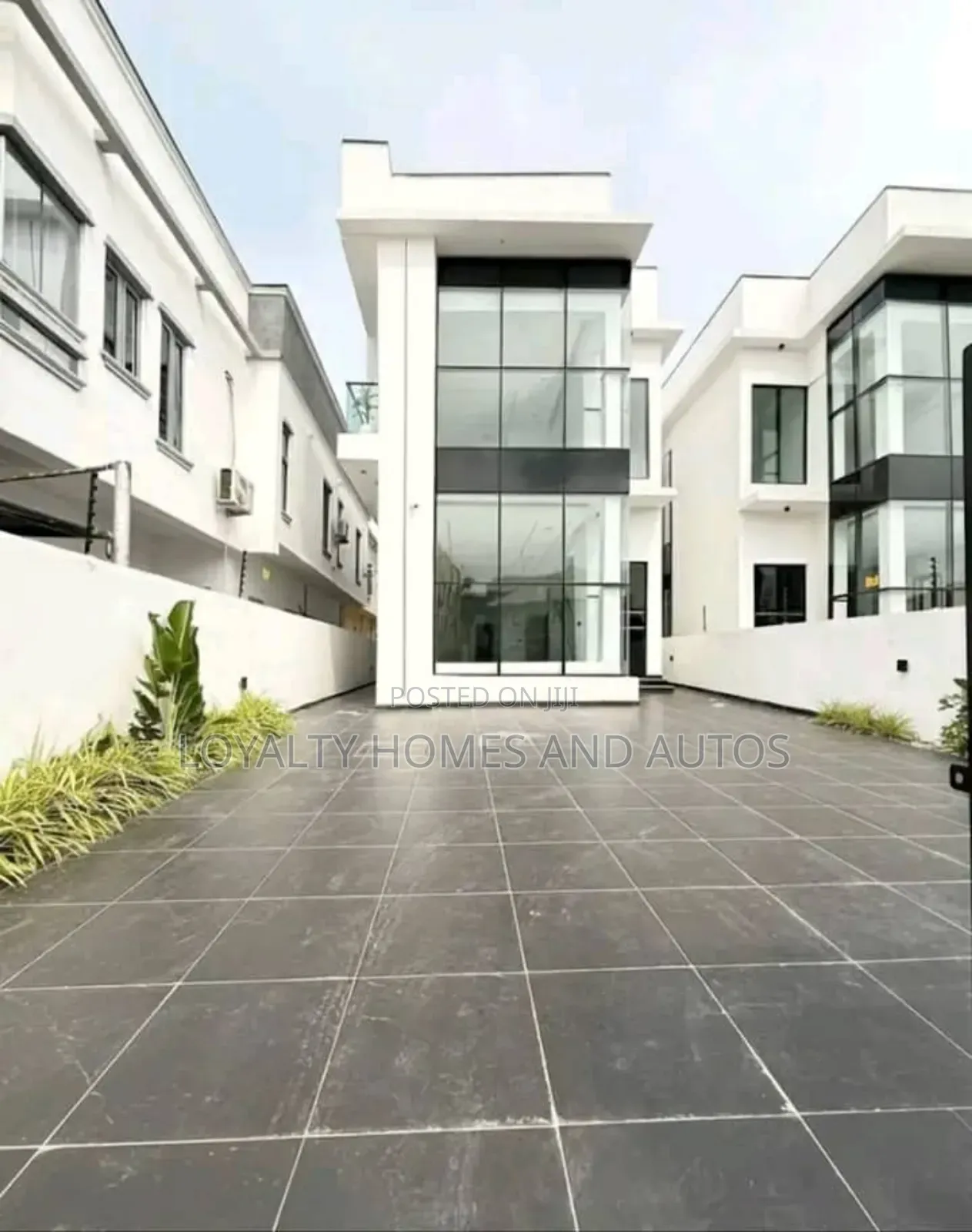 Furnished 5bdrm Duplex in Ikota for sale in Ikota